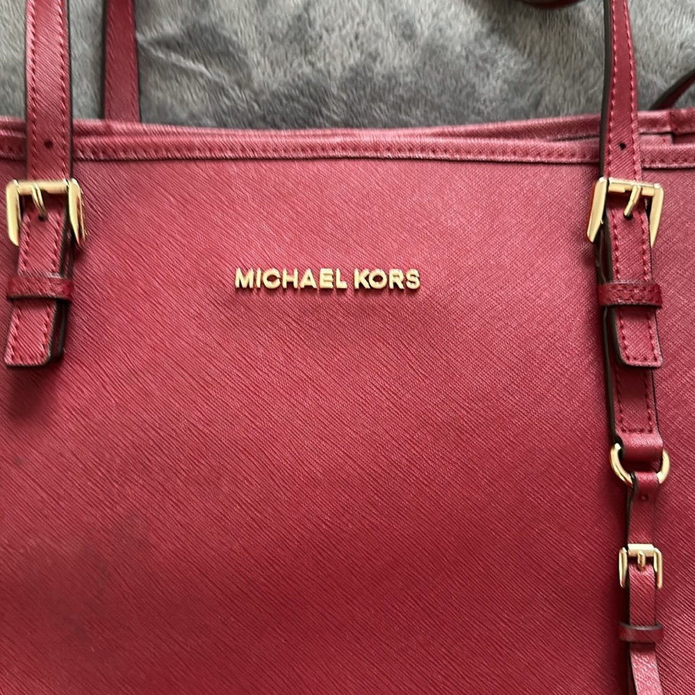 Michael Kors big tote bag in maroon -red color 💥